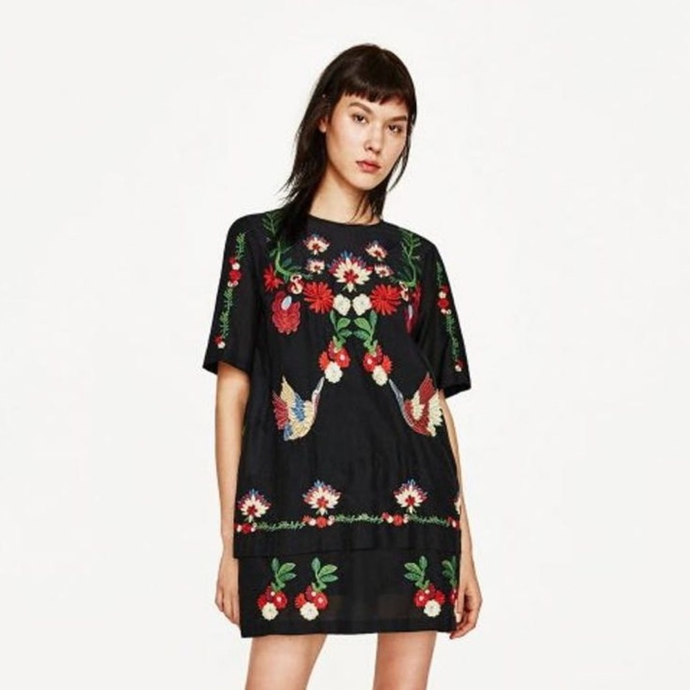 BEAUTIFUL EMBROIDERY FLORAL DESIGN ZARA WOMEN’S DRESS SIZE S BLACK MULTI…